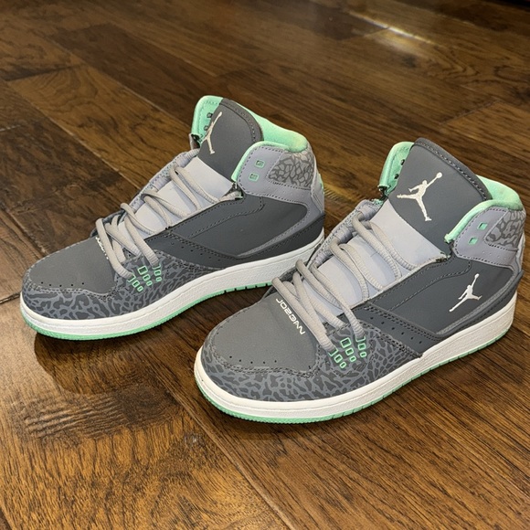 Jordan sneakers - Picture 3 of 7